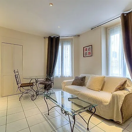 ريسيدانس كريسيس