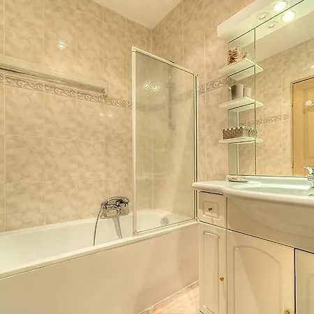 ريسيدانس كريسيس