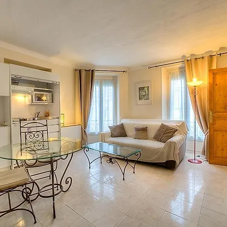 ريسيدانس كريسيس * كان