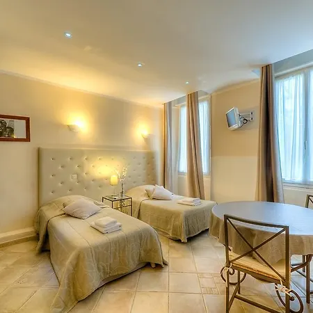 ريسيدانس كريسيس