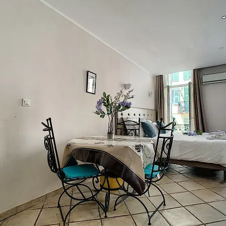 ريسيدانس كريسيس