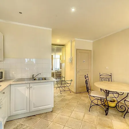 ريسيدانس كريسيس